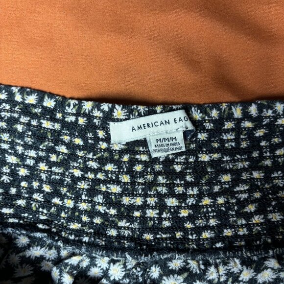 American Eagle Black White Yellow Daisy Floral Flowy Spring Summer Shorts Medium - Picture 4 of 4